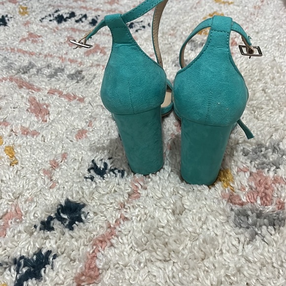 Teal heels - Picture 3 of 4